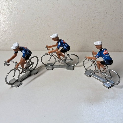 Miniature plastic cyclists - 3,